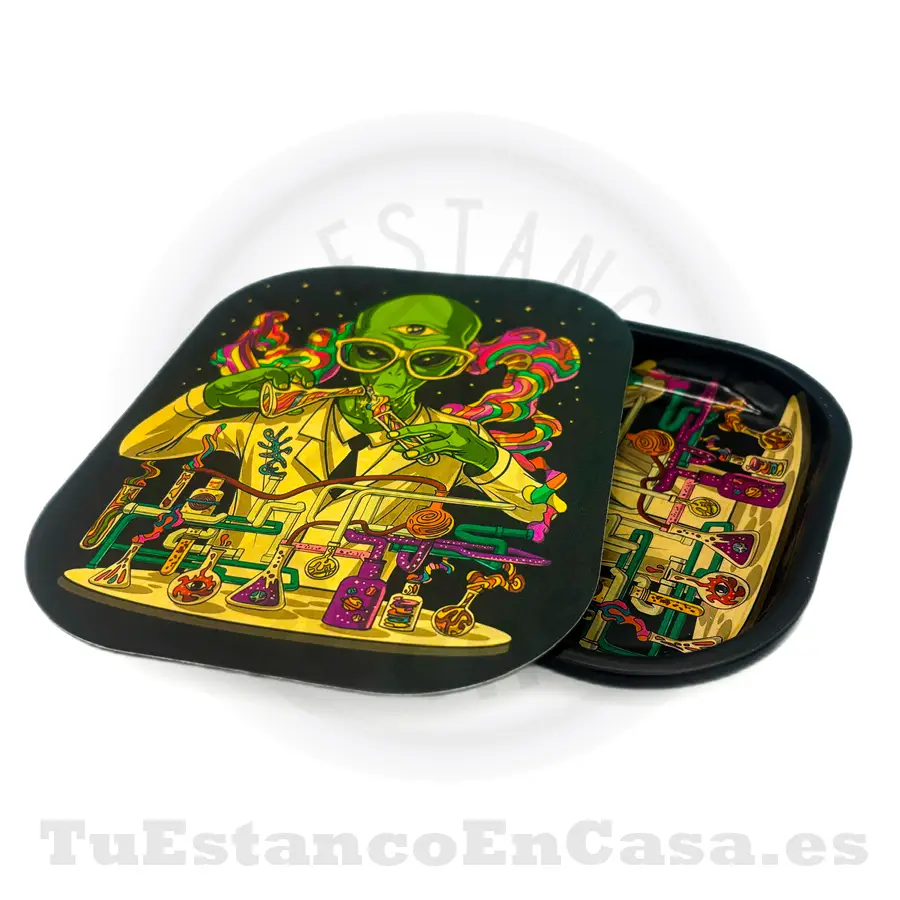 Bandeja-alien-1-1.webp Bandeja Metal Pequeña Alien con Tapete Magnético Apolo Head Shop - Imagen 1